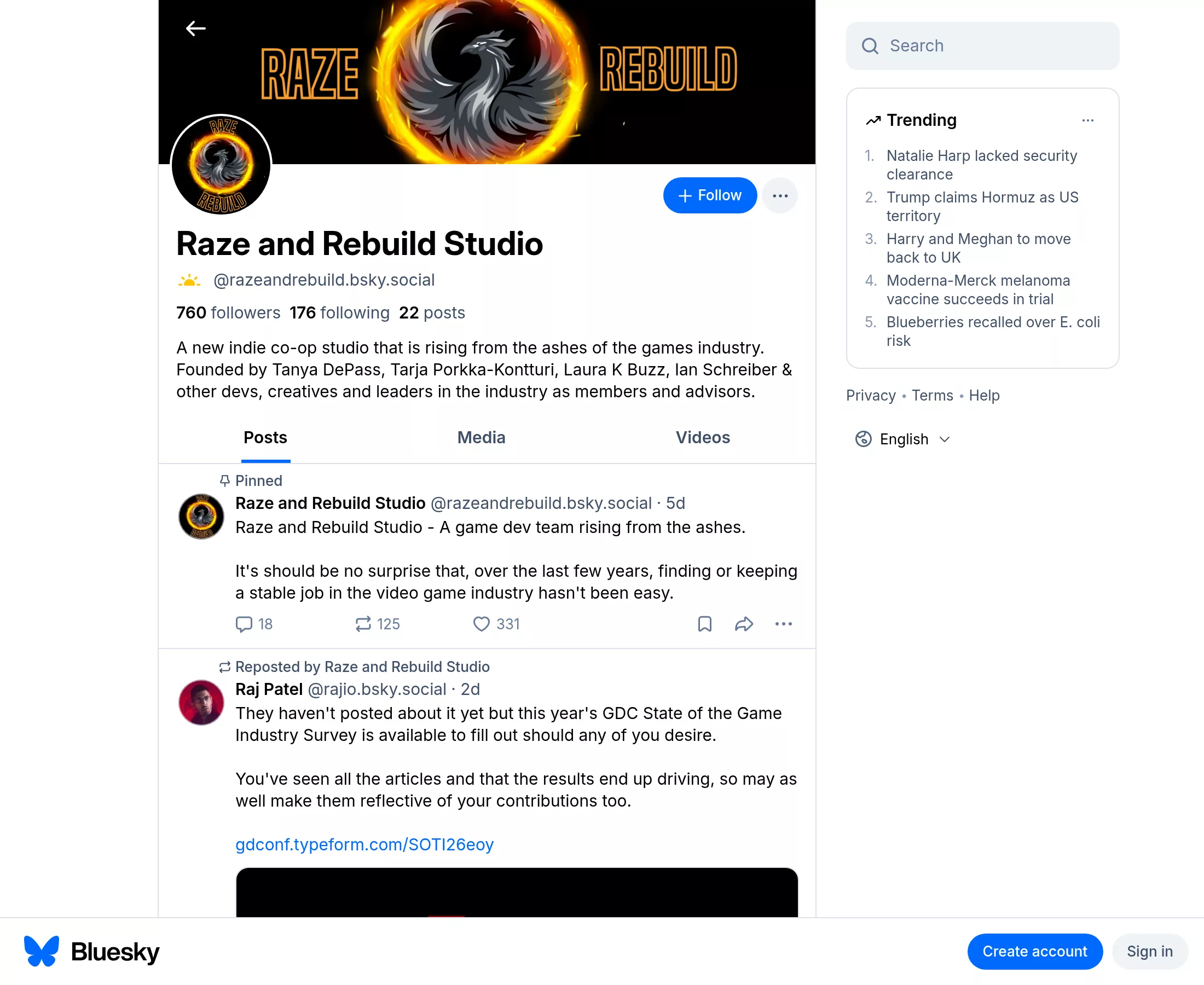 Compte Bluesky officiel de Raze and Rebuild, bannière au phénix, bio du studio et message épinglé sur l'emploi dans le jeu vidéo