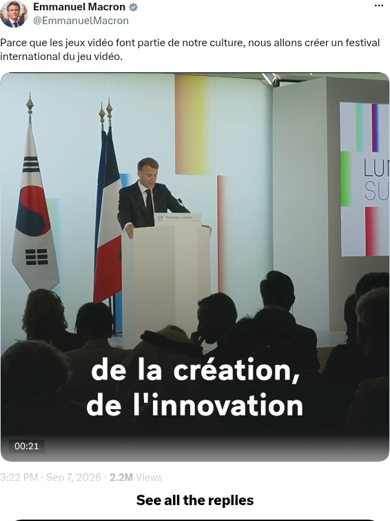 Emmanuel Macron au pupitre du Sommet Lumière, dans l'image jointe à son message publié sur X.