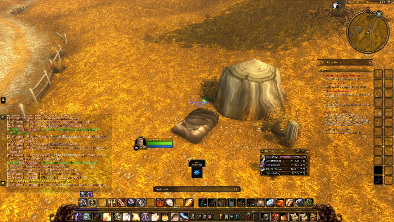 Personnage de niveau 20 posant son sac de couchage près d'une souche dans la Marche de l'Ouest, sur la bêta de WoW Forever