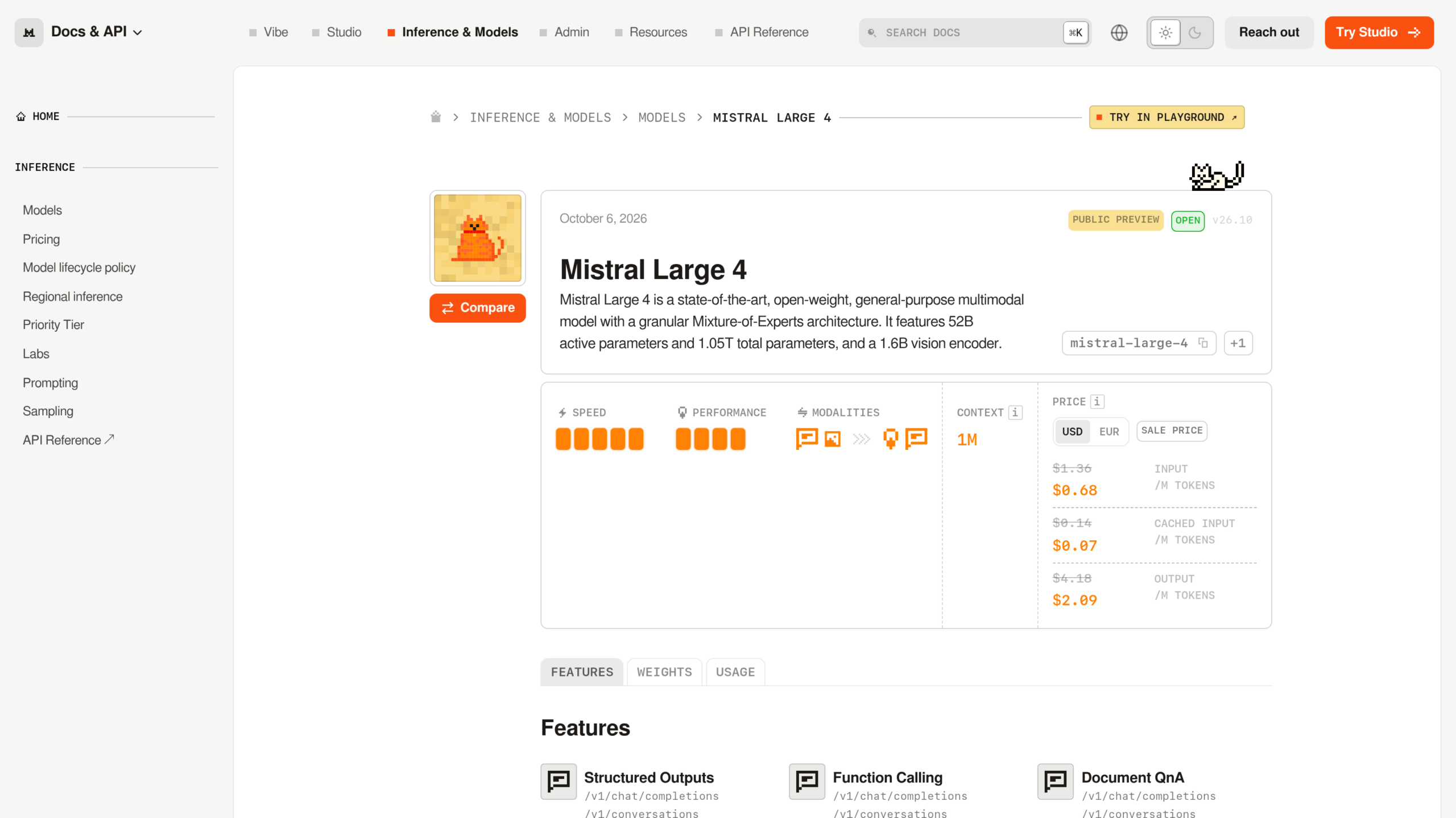 Fiche technique du modèle sur docs.mistral.ai, capturée le 8 octobre 2026, avec les paramètres, le contexte et les prix