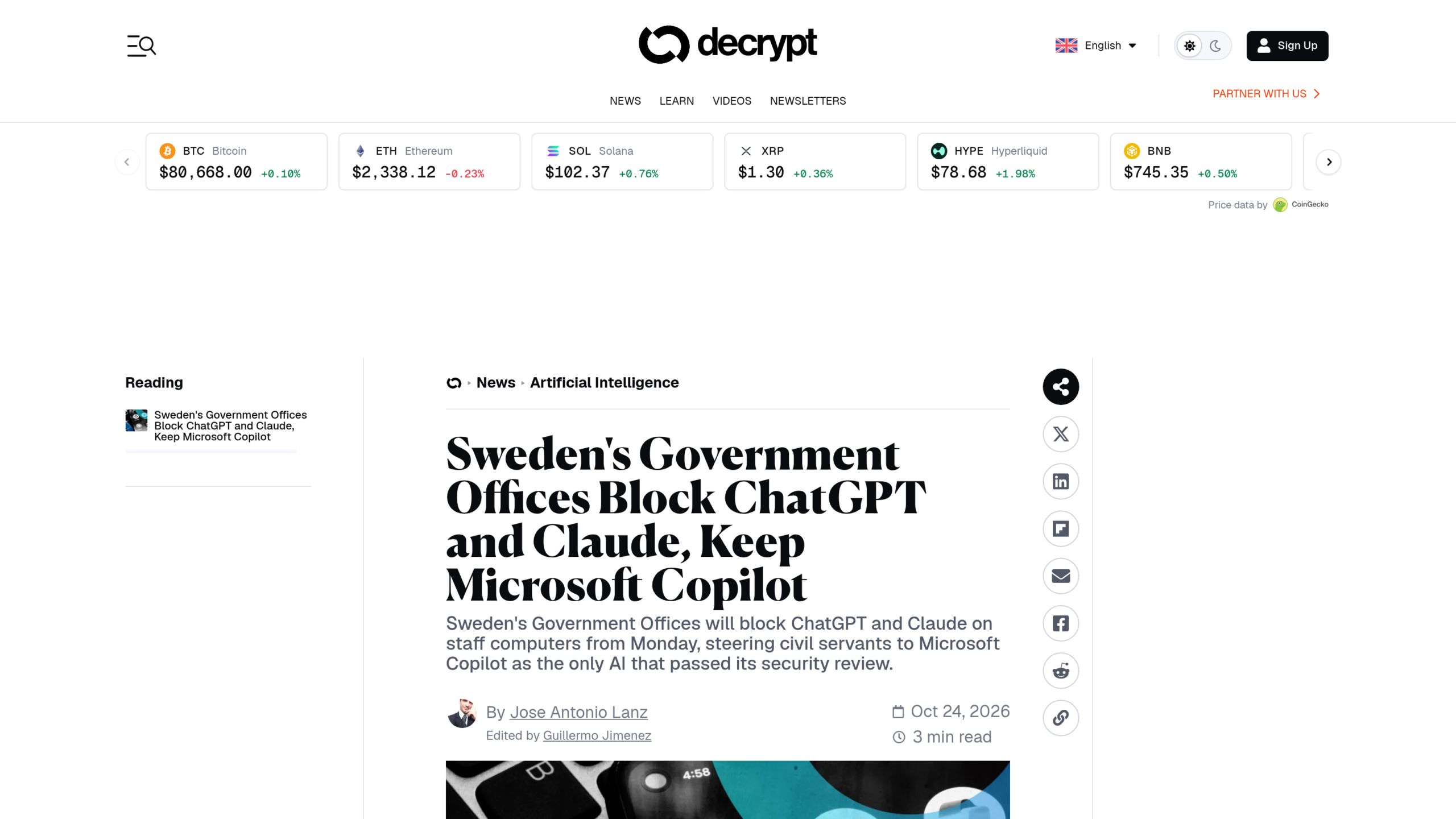 Page de l'article de Decrypt intitulé Sweden's Government Offices Block ChatGPT and Claude, Keep Microsoft Copilot, avec le nom de l'auteur et la date du 24 octobre 2026