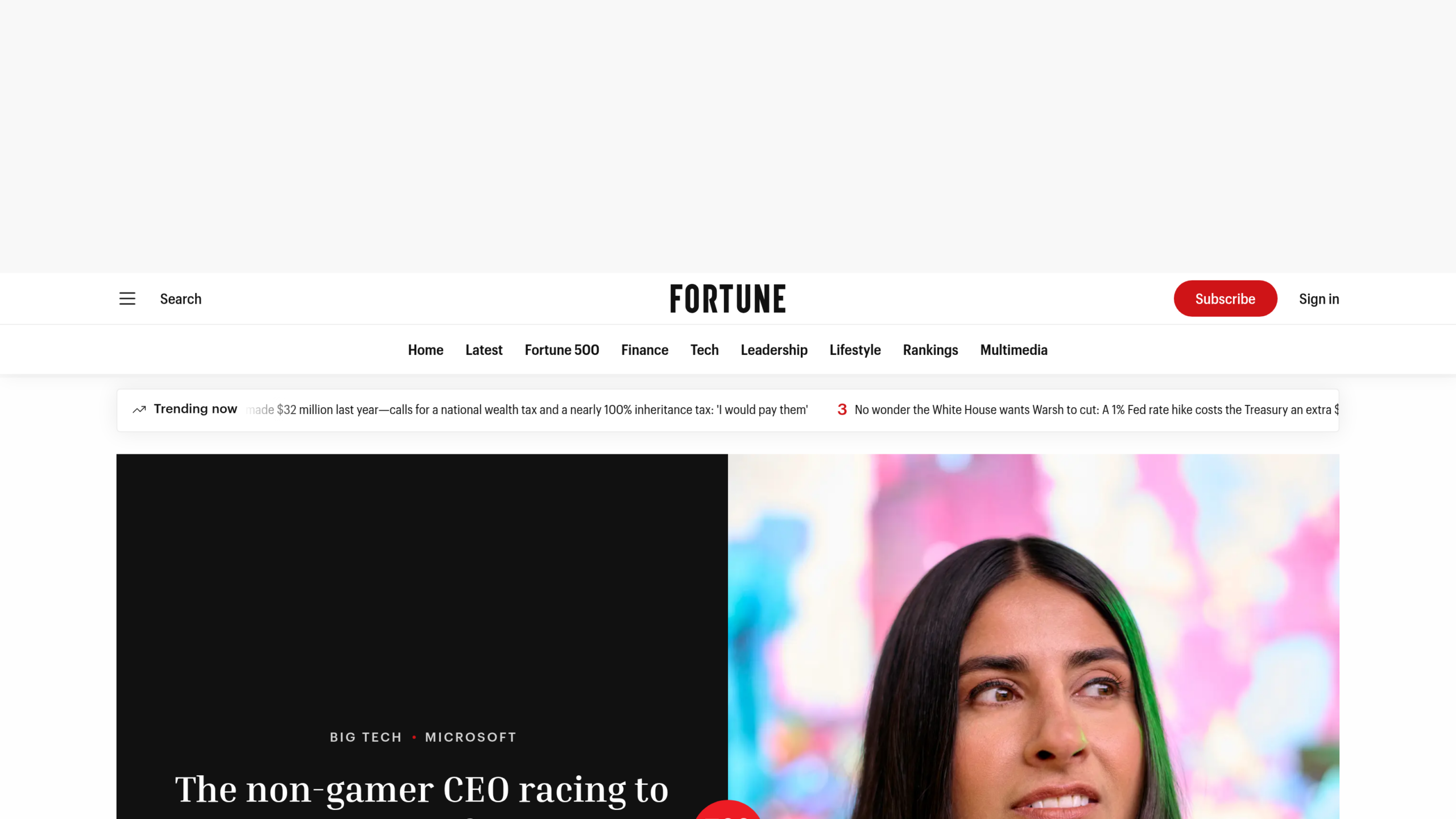 Haut de la page Fortune consacrée à Asha Sharma, avec le logo du magazine, la rubrique Big Tech Microsoft, le début du titre « The non-gamer CEO racing to » et le portrait de la dirigeante